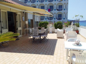 Гостиница Attico Sul Mare Brolo  Броло